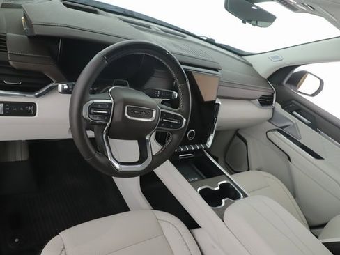 Used 2024 GMC Acadia Denali image 17