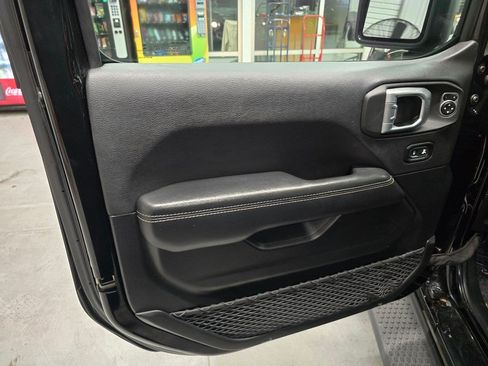 Used 2021 Jeep Wrangler Unlimited Sahara AWD/4WD image 13