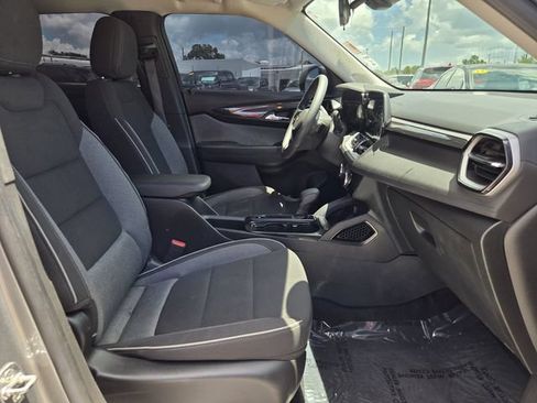 Used 2024 Chevrolet TrailBlazer LT FWD image 19
