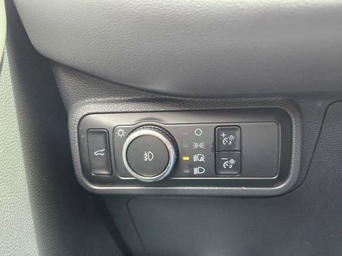 Used 2025 Ford Explorer Active w/ Active Comfort Package RWD image 21