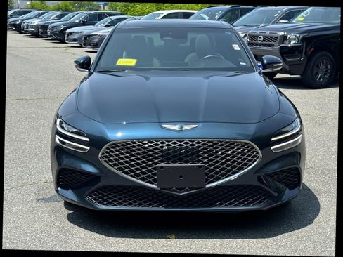 Used 2022 Genesis G70 2.0T w/ Prestige Package image 38