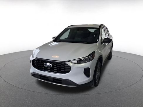 Used 2025 Ford Escape ST-Line image 8