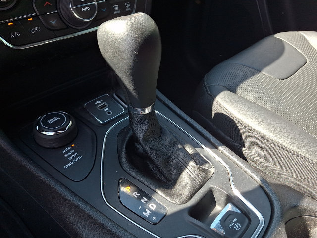 Used 2020 Jeep Cherokee High Altitude AWD/4WD image 15