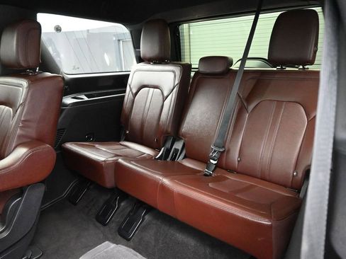 Used 2022 Ford Expedition Limited image 38