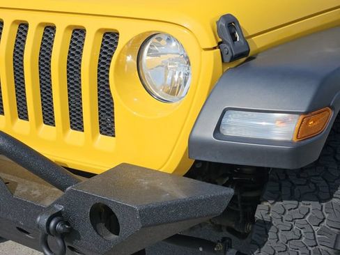 Used 2019 Jeep Wrangler Sport AWD/4WD image 9