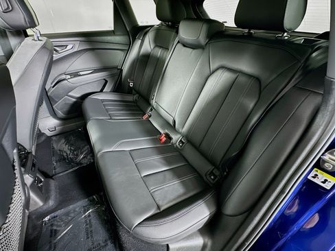 Used 2023 Audi Q4 e-tron Premium Plus RWD image 9