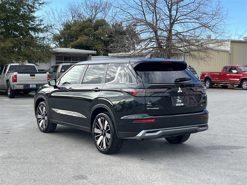 New 2026 Mitsubishi Outlander SE image 3