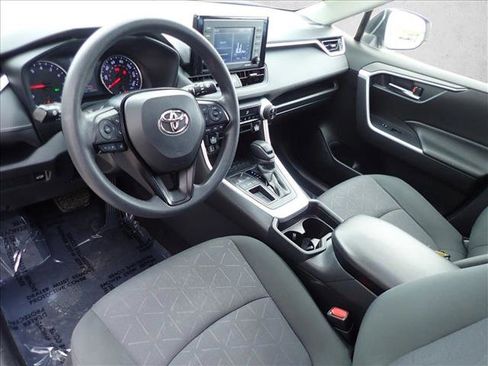 Used 2021 Toyota RAV4 XLE w/ Convenience Package FWD image 10