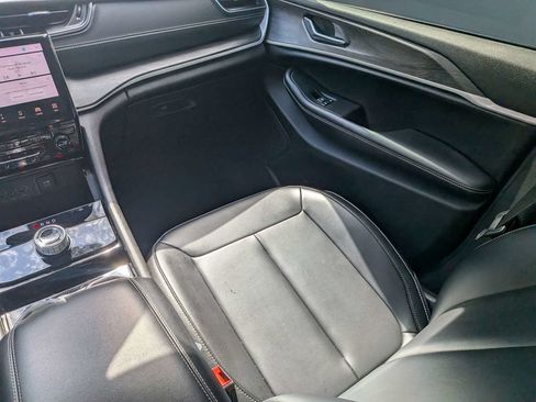 Used 2023 Jeep Grand Cherokee Limited RWD image 19