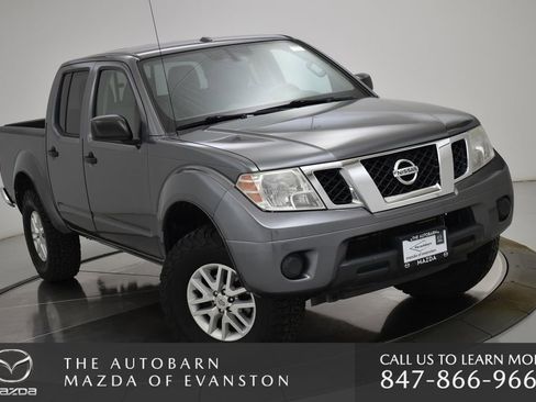 Used 2016 Nissan Frontier SV image 2