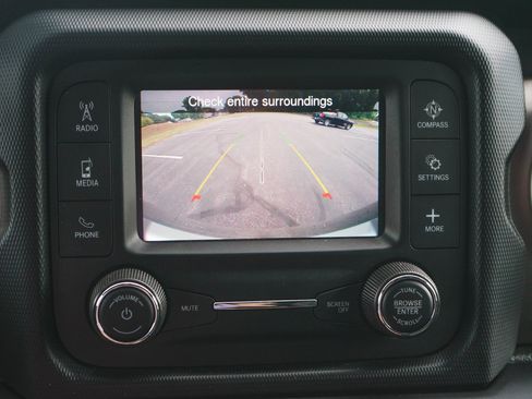 Used 2020 Jeep Wrangler Sport AWD/4WD image 15