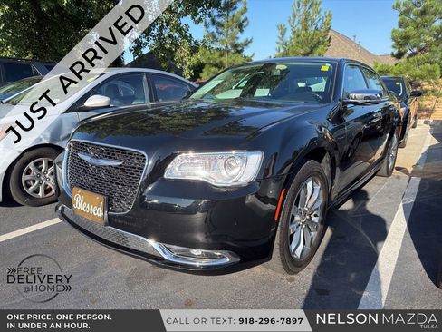 Used 2019 Chrysler 300 Limited AWD/4WD image 1