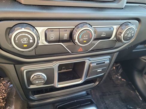 Used 2021 Jeep Gladiator Sport image 21