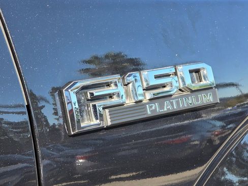 Used 2015 Ford F150 Platinum w/ Equipment Group 701A Luxury image 15