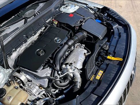 Used 2022 Mercedes-Benz GLB 250 GLB 250 w/ Premium Package Lite image 43