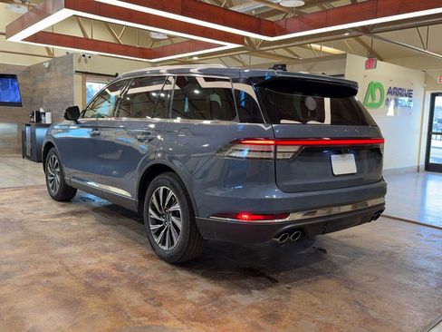 Used 2025 Lincoln Aviator AWD image 6