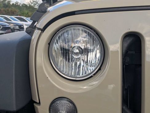 Used 2018 Jeep Wrangler Unlimited Sport S AWD/4WD image 9