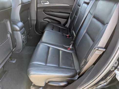 Used 2020 Jeep Grand Cherokee Limited AWD/4WD image 17