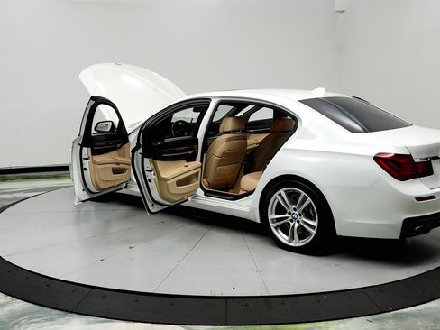 Used 2015 BMW 750Li image 12