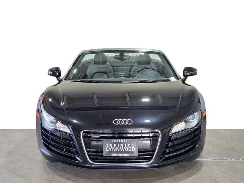 Used 2011 Audi R8 V8 w/ Convenience Pkg image 2