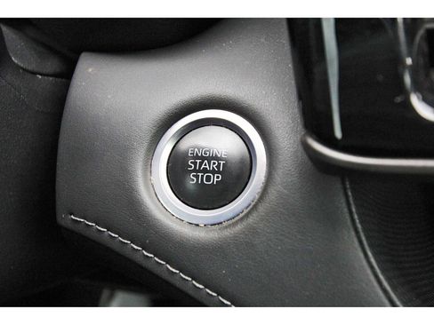 Used 2024 Toyota Highlander XLE FWD image 27