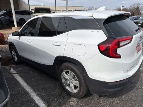 Used 2024 GMC Terrain SLE image 4