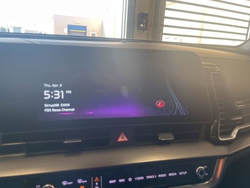 Used 2023 Kia Sportage EX image 4