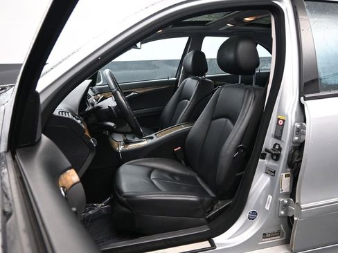 Used 2009 Mercedes-Benz E 350 4MATIC Sedan image 18