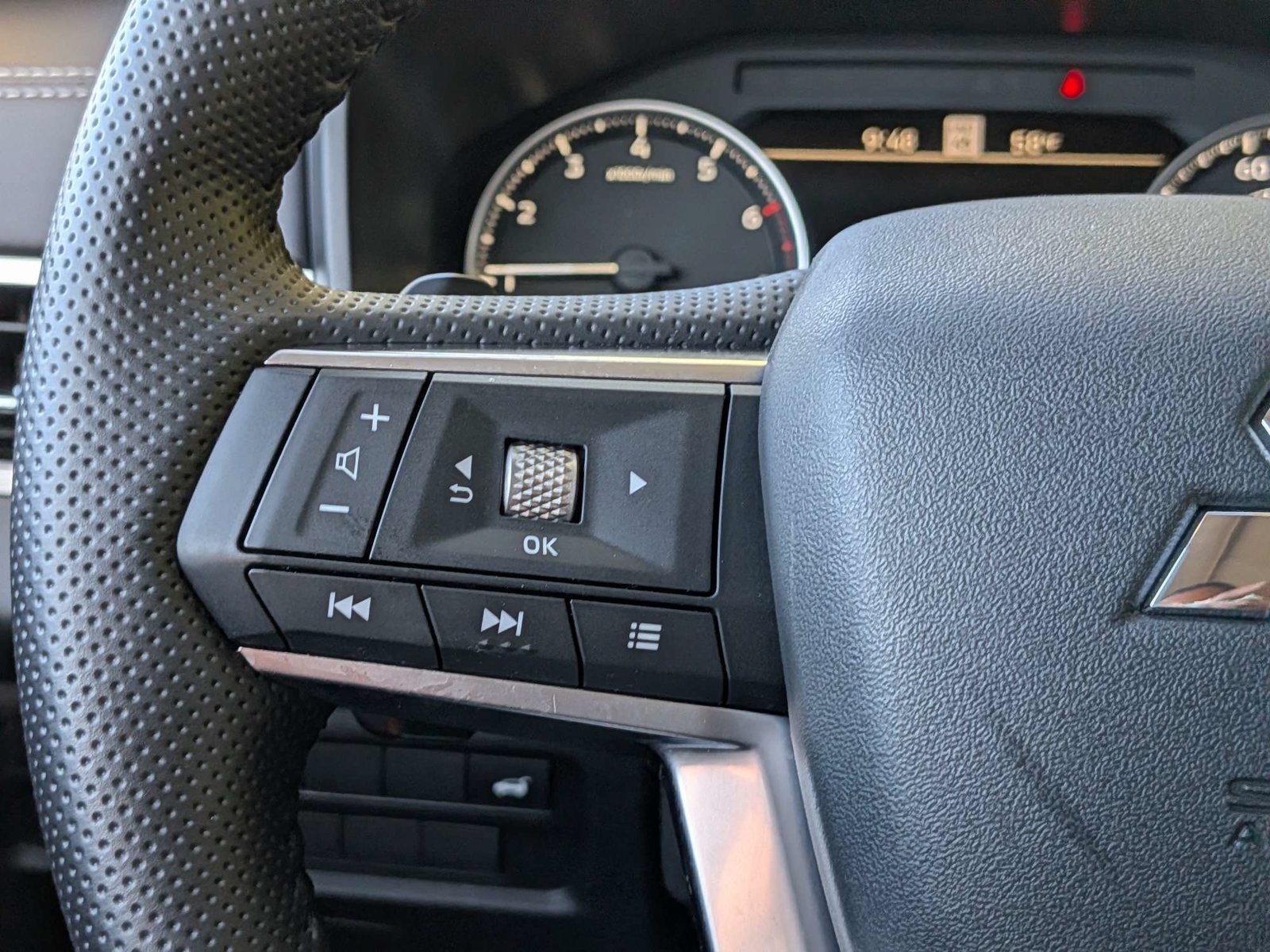 Used 2025 Mitsubishi Outlander AWD image 26