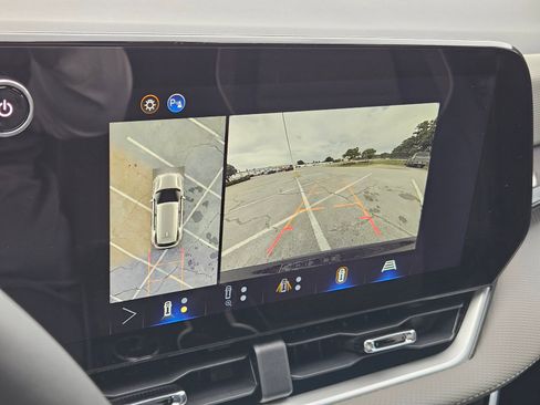 New 2026 Chevrolet Equinox LT w/ Convenience Package II FWD image 14