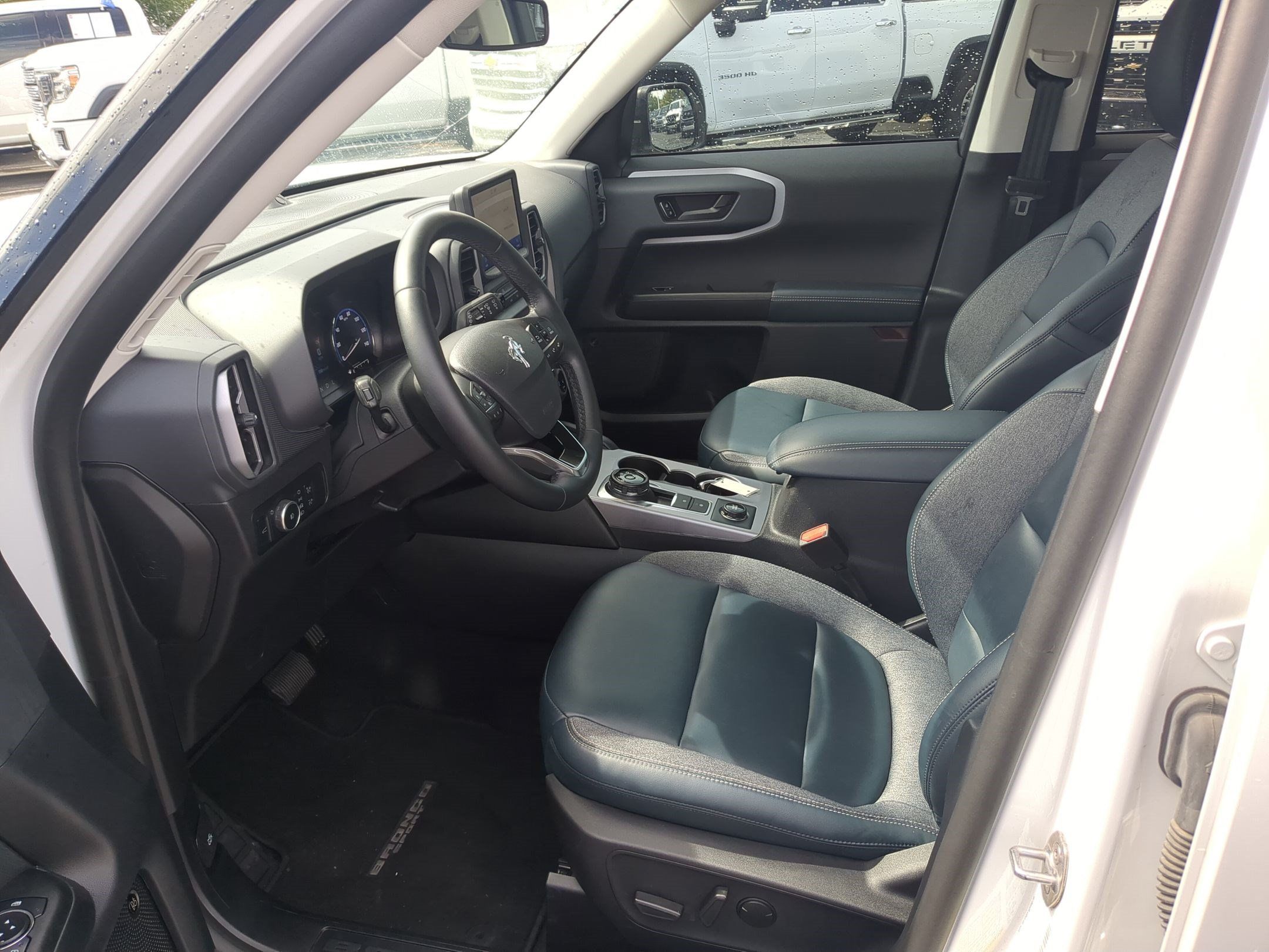 Used 2024 Ford Bronco Sport Outer Banks w/ Tech Package AWD/4WD image 18