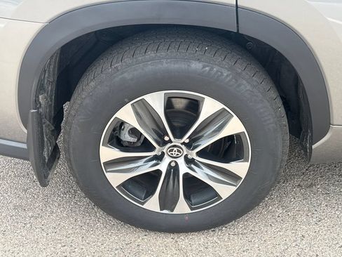 Used 2026 Toyota Highlander XLE AWD/4WD image 42