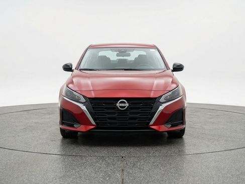 Used 2025 Nissan Altima 2.5 SV image 2