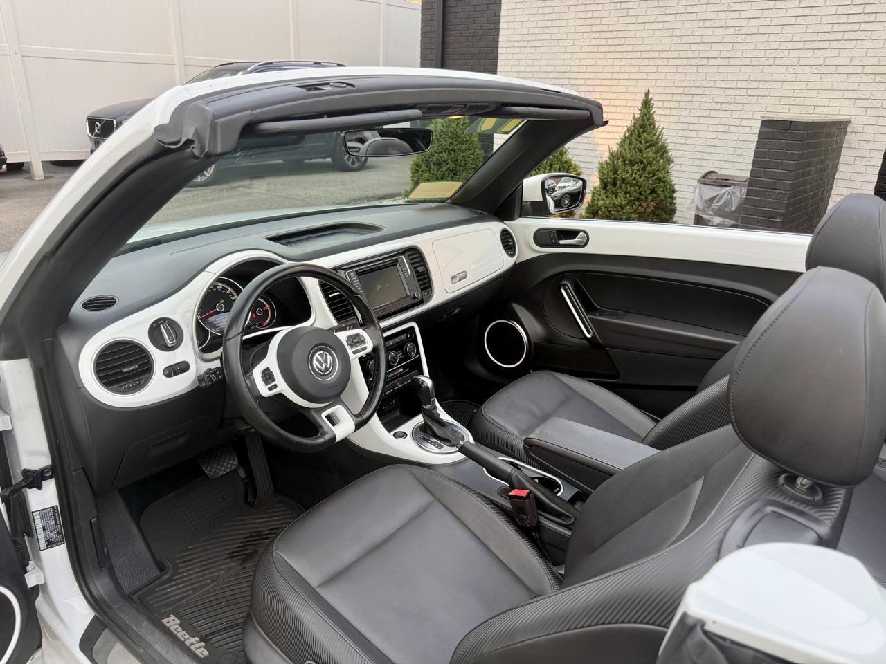 Used 2019 Volkswagen Beetle 2.0T SE FWD image 23