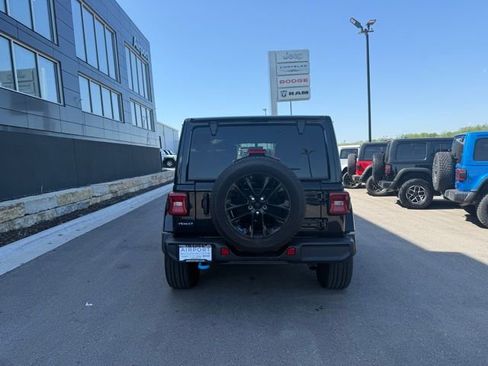Used 2023 Jeep Wrangler Unlimited Sahara w/ Cold Weather Group AWD/4WD image 4