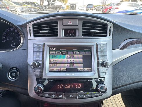 Used 2011 Toyota Avalon Limited image 18