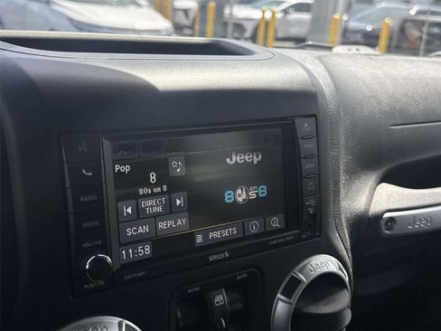 Used 2016 Jeep Wrangler Unlimited Rubicon AWD/4WD image 16