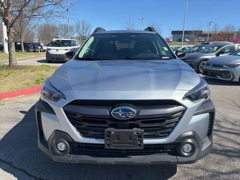 Used 2025 Subaru Outback Premium AWD/4WD image 2