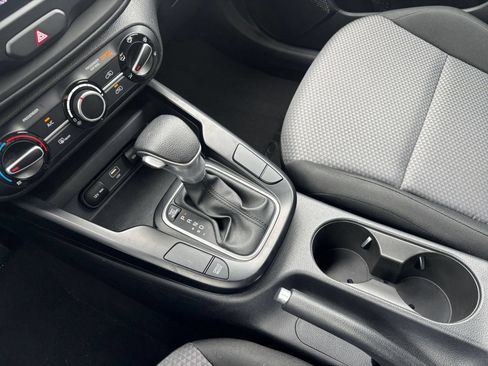 Used 2025 Kia Soul LX w/ LX Technology Package FWD image 39
