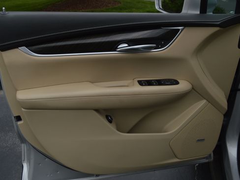 Used 2018 Cadillac XT5 FWD image 12
