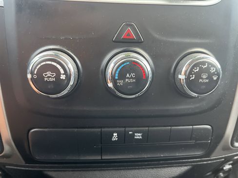 Used 2019 RAM 1500 Classic SLT AWD/4WD image 21