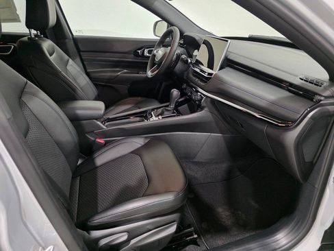 New 2026 Jeep Compass Latitude image 24