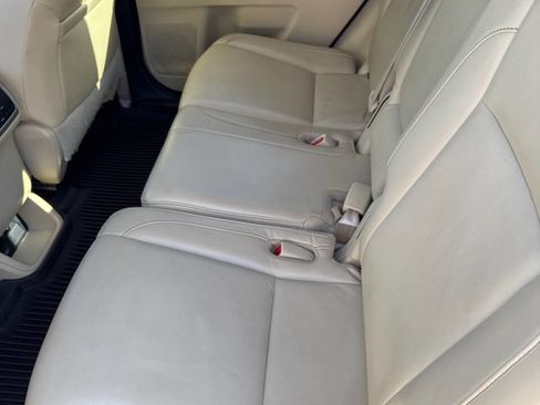 Used 2017 Toyota Highlander SE image 8