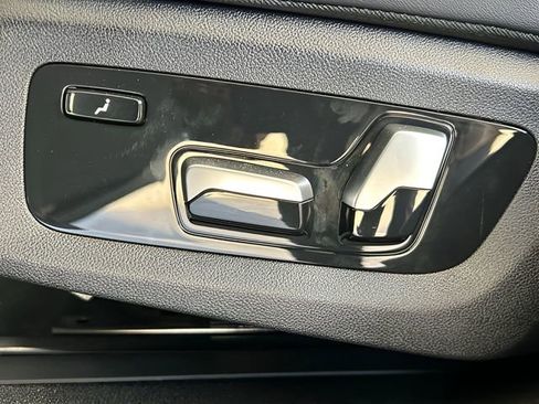 Certified 2024 BMW X7 xDrive40i w/ M Sport Package image 32