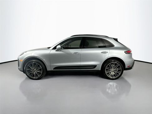 Certified 2026 Porsche Macan AWD/4WD image 2