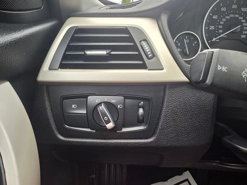 Used 2017 BMW 320i xDrive Sedan AWD/4WD image 16