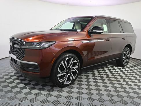 New 2027 Lincoln Navigator Reserve AWD/4WD image 2