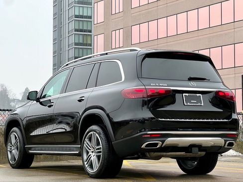 Certified 2026 Mercedes-Benz GLS 450 4MATIC image 32
