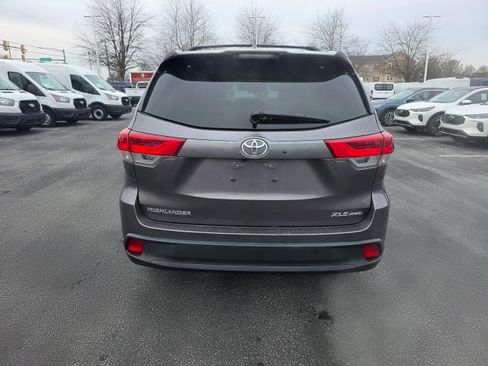 Used 2019 Toyota Highlander SE image 4