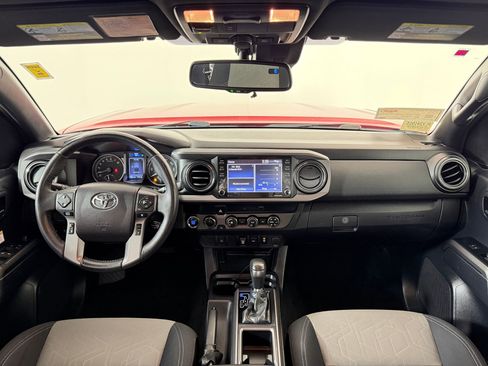 Used 2020 Toyota Tacoma TRD Off-Road AWD/4WD image 14